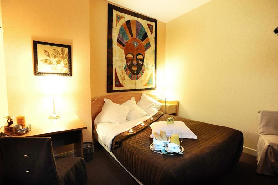 Les Negociants Hotel Pontgibaud Quarto foto